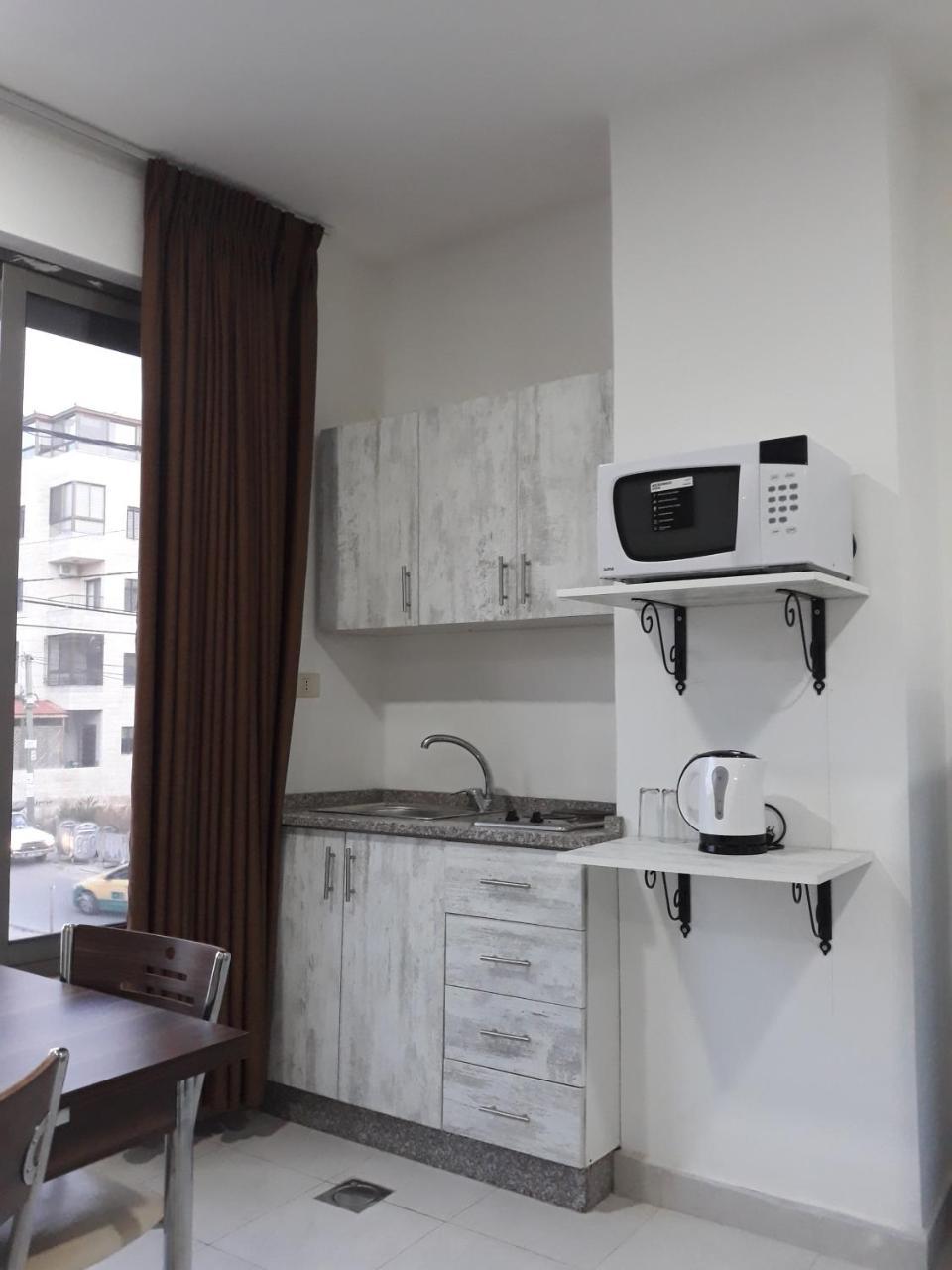 Furnished Apartments Near Mcdonald'S Al-Madina Al-Monawara St アンマン エクステリア 写真
